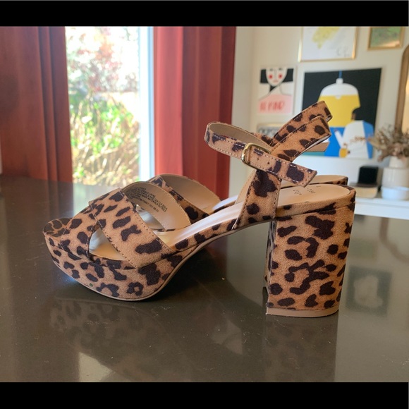 Gabriella Leopard Mid Heel Platform Pumps - Picture 3 of 4